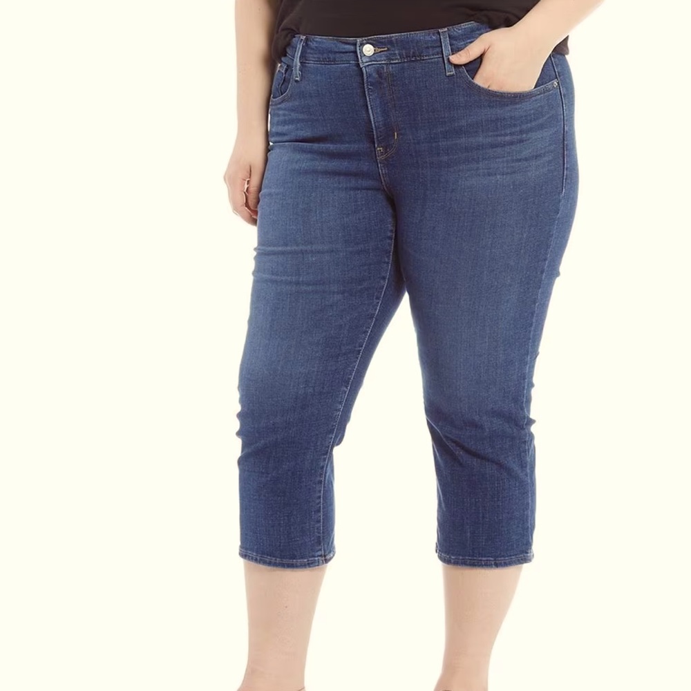 Levi’s plus size shaping capri size 24w